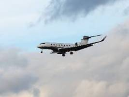 flug von washington nach moskau: in russland gelandetes us-flugzeug löst spekulationen aus