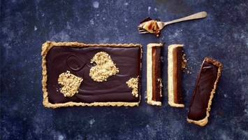schoko-karamell-tarte zum valentinstag
