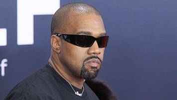 kanye west verkauft hakenkreuz-shirts – „x“-account gelöscht