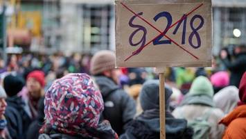 recht auf abtreibung: paragraf 218 gehört endlich abgeschafft