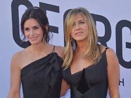 süße grüße an jennifer aniston: courteney cox feiert ihre freundin fürs leben