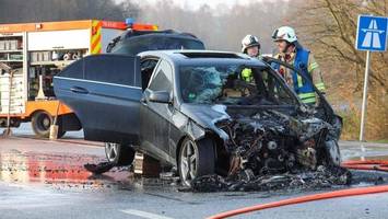 A7: Brennendes Auto auf Fahrbahn löst massiven Stau aus