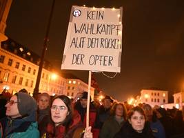 solidaritätsdemo für opfer: empörung über hetze gegen migranten