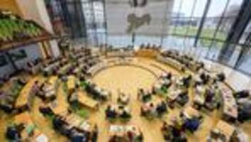 landtag: schweigeminute im landtag für opfer des zweiten weltkrieges
