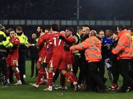 Wildes Drama im Goodison Park: Letztes Liverpool-Derby aller Zeiten endet mit Kneipenschlägerei