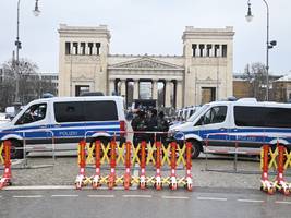 Zahl der Einsatzkräfte erhöht: Wie die Polizei Politiker und Demonstranten schützen will