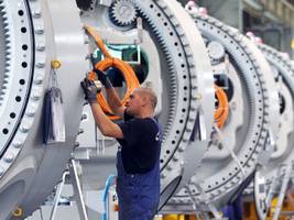 industrie: weniger stellen und mehr kurzarbeit im maschinenbau