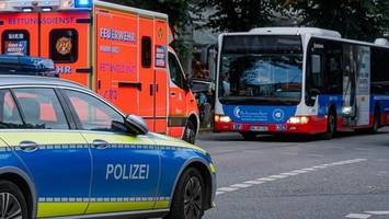 HVV-Bus kollidiert mit Pkw – Sperrung am Steintordamm