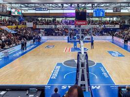 Basketball: Großer Titel, kleine Halle