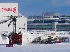 Flughafen nach Unfall gesperrt: Passagierjet landet in Toronto auf dem Dach