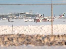 Kopfüber-Landung in Toronto: Passagiere hingen wie Fledermäuse in Unglücksflieger