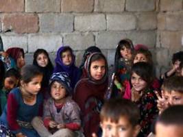 amnesty beklagt schikane: pakistan plant massenabschiebungen nach afghanistan