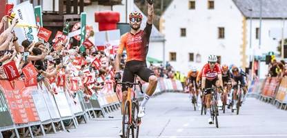 Algarve-Rundfahrt: Radprofis sprinten neben Zielgerade um vermeintlichen Sieg