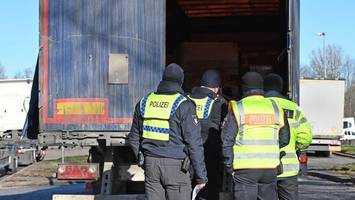 lkw-kontrolle auf a7: mehr als die hälfte mit schweren mängeln