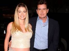 Es war eine Achterbahnfahrt“: Denise Richards beschreibt Ehe mit Charlie Sheen noch heftiger