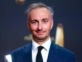 Video bei der New York Times: Böhmermann warnt die USA vor der AfD - Kacke am Dampfen