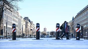 oktablöcke: wird unter den linden zum poller-bollwerk?
