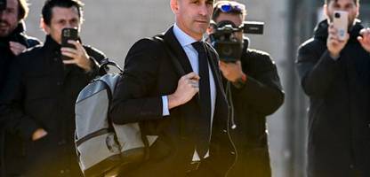 Luis Rubiales: Spanischer Ex-Verbandschef muss 10.800 Euro Strafe für Kuss zahlen