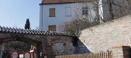 Kein Geld für Sanierung: Stadt Augsburg will Brandhaus am Lueginsland loswerden