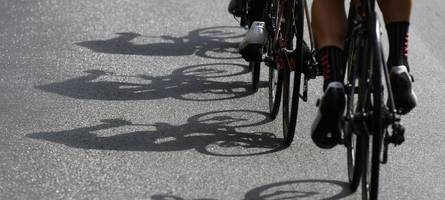 Radprofis biegen bei Rennen falsch ab – und sprinten am Ziel vorbei