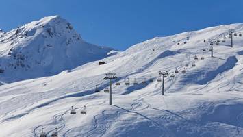 Tragischer Unfall - Deutscher (58) stürzt beim Skifahren in der Schweiz und stirbt in Klinik