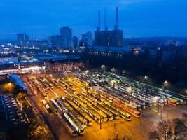 Busse, Trams, U-Bahnen betroffen: Warnstreiks legen Nahverkehr in etlichen Bundesländern lahm