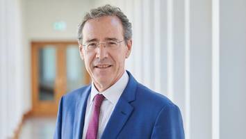 hunderttausende deutsche betroffen - riesen-Ärger um fehlende unterlagen: nicht einmal der botschafter kann wählen