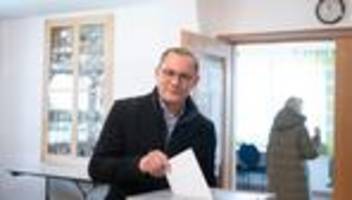 bundestagswahl: afd-chef chrupalla wählt in wahllokal in ostsachsen