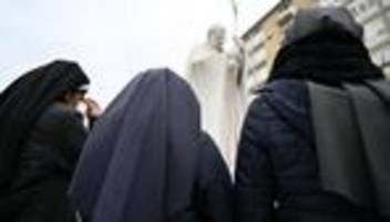 katholische kirche: papst franziskus hatte laut vatikan eine ruhige nacht