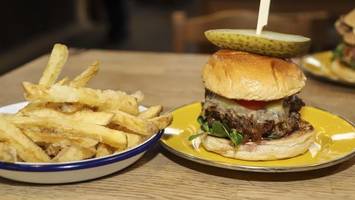 Grandiose Burger in der Arminius-Markthalle im „Pound & Pence“