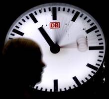 rente, zeitumstellung, bahn: die wichtigsten Änderungen im märz