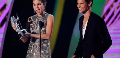 taylor lautner verteidigt selena gomez in seiner instagram-story