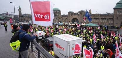 Warnstreik der Lotsen: Elbe in Hamburg für Containerschiffe dicht