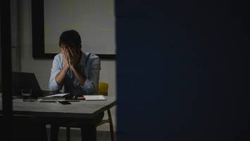 burnout-gefahr steigt - alarmierende studie: deutsche arbeitnehmer leiden unter stress und erschöpfung