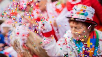 Rheinischer Karneval - Das bedeuten die Narrenrufe Alaaf und Helau