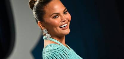 chrissy teigen will weder »arschloch-kinder« noch »people pleaser« großziehen