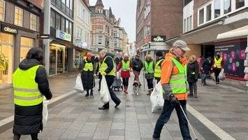 Clean Bergedorf: Bekannte aus Politik und Wirtschaft räumen auf