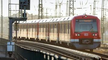 brutaler streit wegen e-zigarette: mann in s-bahn blutig geschlagen