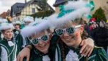 brauchtum: tausende narren feiern karneval in sachsen