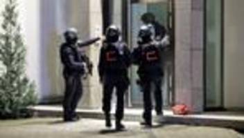 feuer: brennendes tuch in synagoge löst großen polizeieinsatz aus