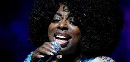 Soul-Sängerin Angie Stone stirbt bei einem Verkehrsunfall