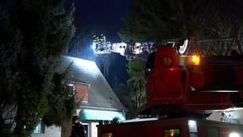 Brand in Einfamilienhaus – Feuerwehr die ganze Nacht im Einsatz