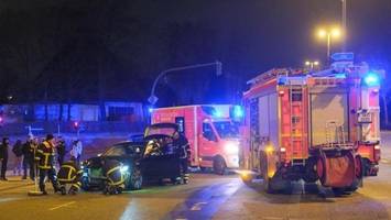 Mercedes fährt in Wandsbek in anderes Auto  – war Fahrer betrunken?