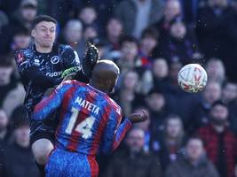 fa cup: mateta nach foul mit 25 stichen genäht
