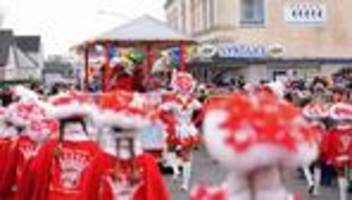 karneval: narren ziehen an rosenmontag durch marne