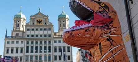 Drachen, Totenköpfe, Elefanten: Das war der Gaudiwurm in Augsburg