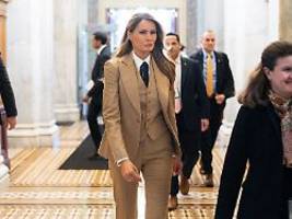 In bezeichnendem Look: Melania Trump setzt sich gegen Rachepornos ein