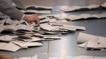 wahllokale in bezirk neu ausgezählt: was das für die grünen bedeutet