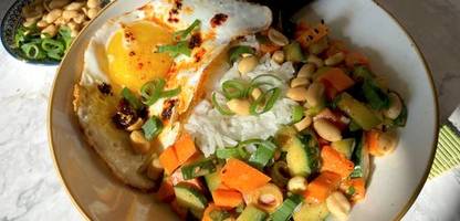 günstiges rezept: asiatische reisbowl mit spiegelei – für nur 2 euro