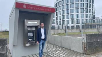 hafen mit eigenem geldautomat: wedel startet service an der elbe